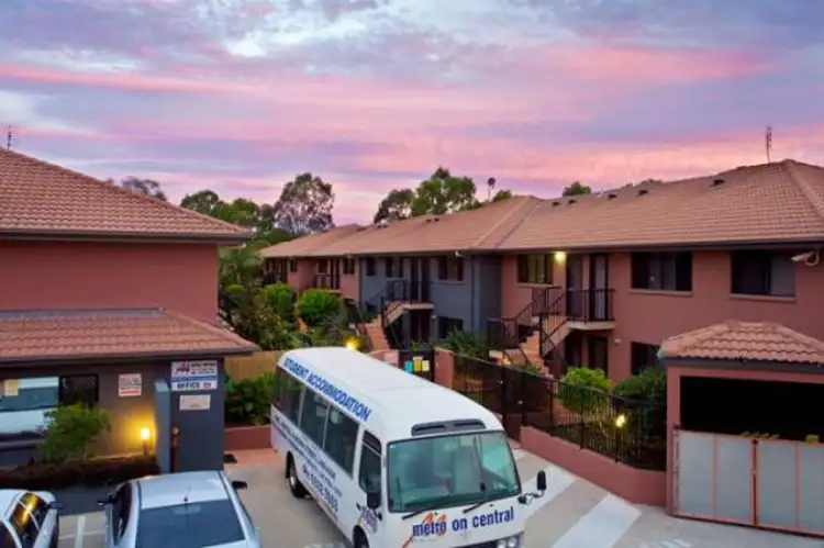 28/7-11 Brown St, Labrador QLD 4215