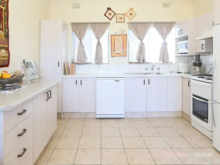 Third view of Homely unit listing, 1/27-29 Ocean Parade, Coffs Harbour NSW 2450