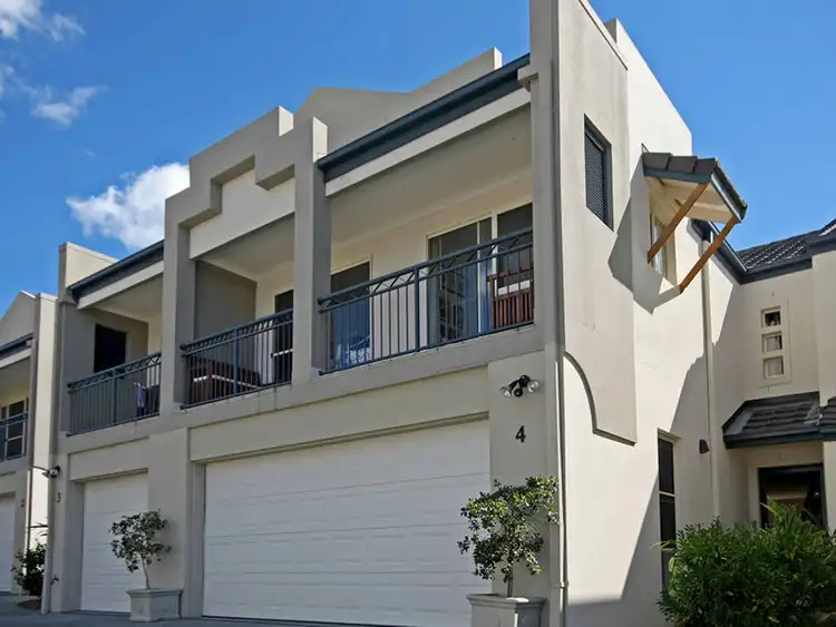 4/13 Ranier Crescent, Varsity Lakes QLD 4227