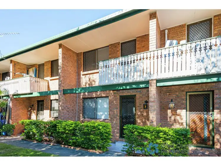 2/11 Frank Street, Labrador QLD 4215