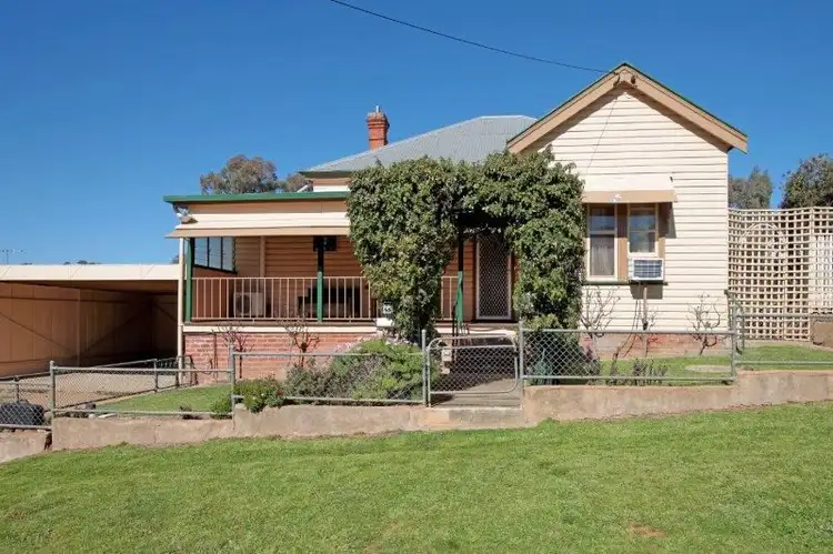 65 Hill St, Junee NSW 2663