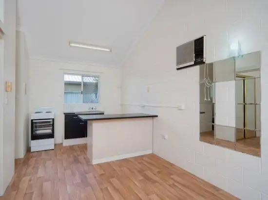 4/485 Mccoombe Street, Mooroobool QLD 4870