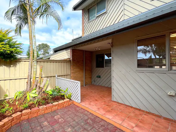 2/41 Park Beach Road