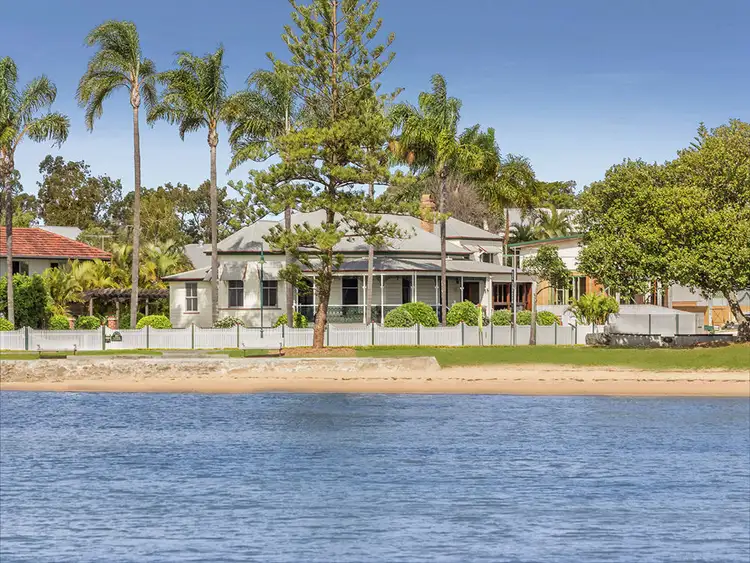 25 Waterloo Esplanade, Wynnum QLD 4178