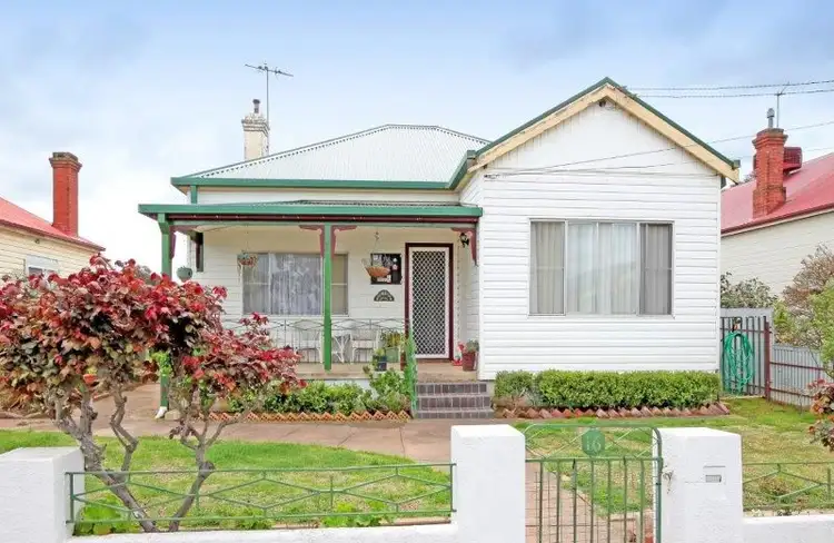 16 Elizabeth Street, Junee NSW 2663
