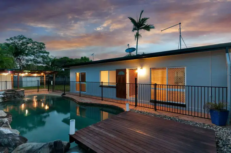 8 Briggs Close, Whitfield QLD 4870