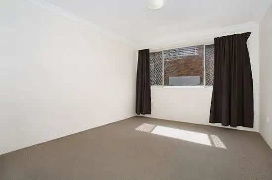 Sixth view of Homely house listing, 2/31 Surfers Avenue, Mermaid Waters QLD 4218