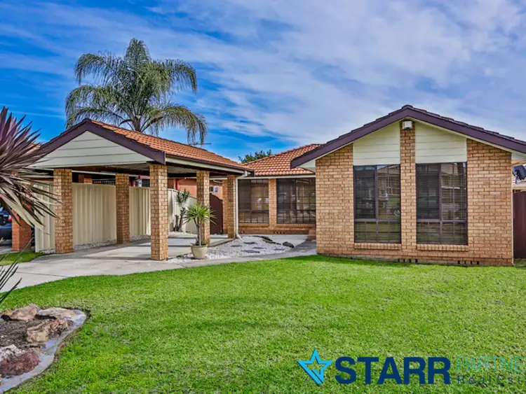 8 Kenny Close, St Helens Park NSW 2560