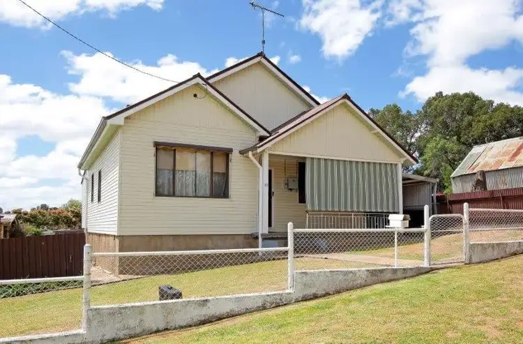 32 Fitzroy St, Junee NSW 2663