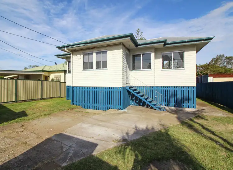 24 Kianawah Rd, Wynnum West QLD 4178