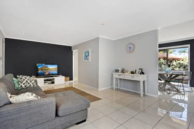 8 Buttercup Street, Mansfield QLD 4122