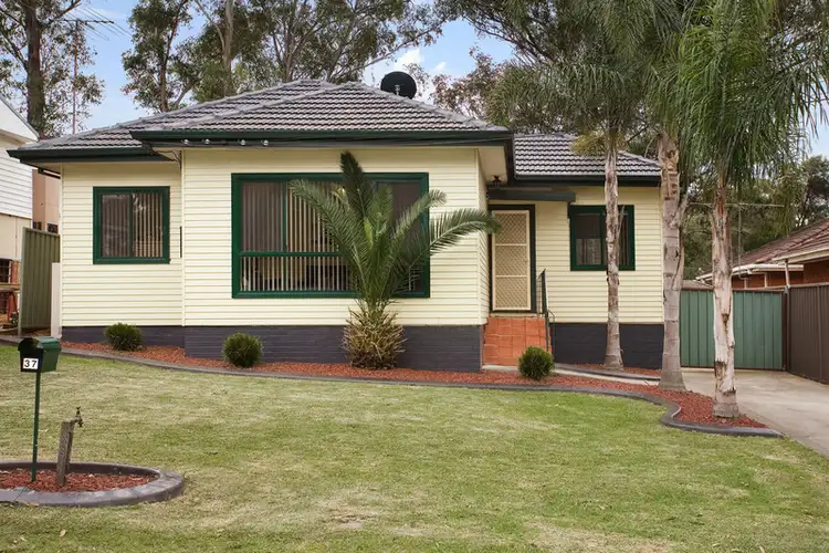 37 Lincoln Drive, Cambridge Park NSW 2747