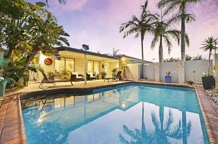 6 Napalle Street, Warana QLD 4575