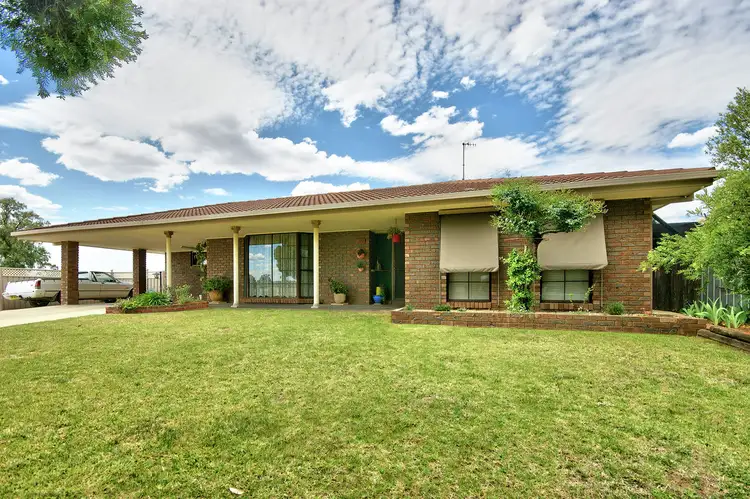 327 Jameson St, Deniliquin NSW 2710
