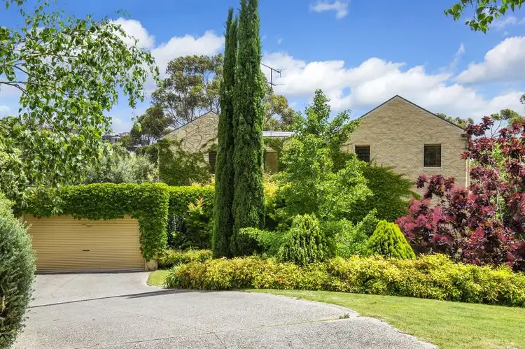 11 Tara Valley Lane, Highton VIC 3216