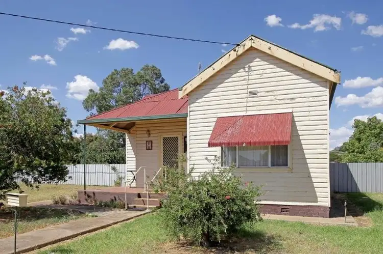 11 King Street, Junee NSW 2663