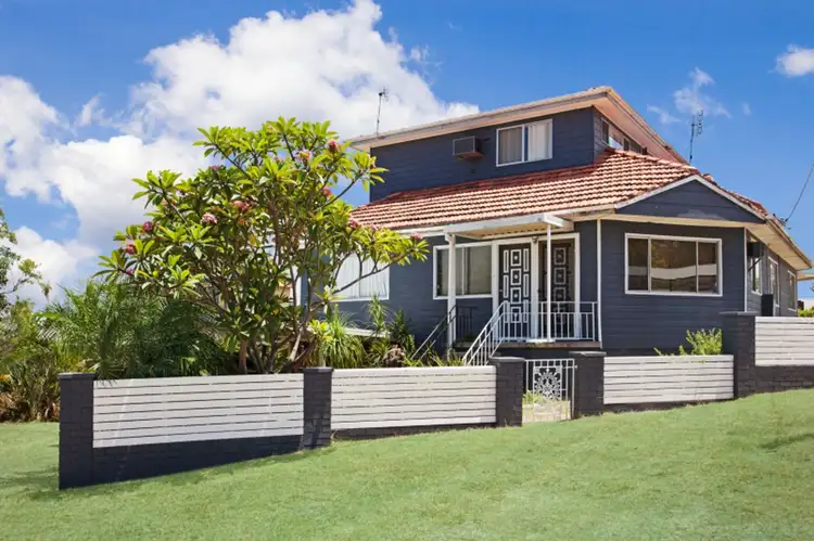 2 Hely Avenue, Fennell Bay NSW 2283