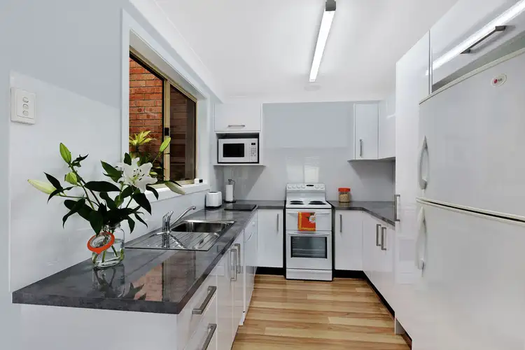 2/16 Sara Jane Close, Kanwal NSW 2259
