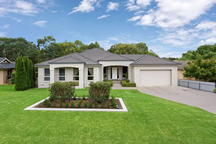 27 Lakehaven Drive, Lake Albert NSW 2650