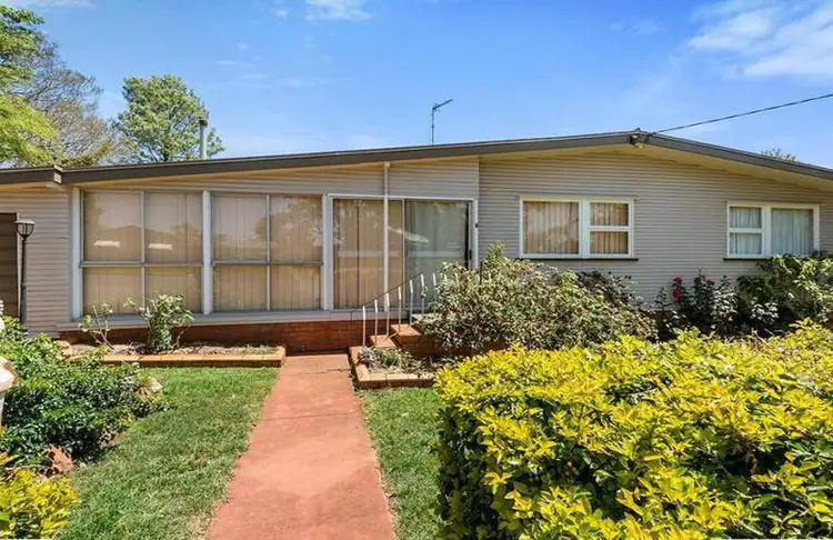 33 Esmond Street, Rockville QLD 4350