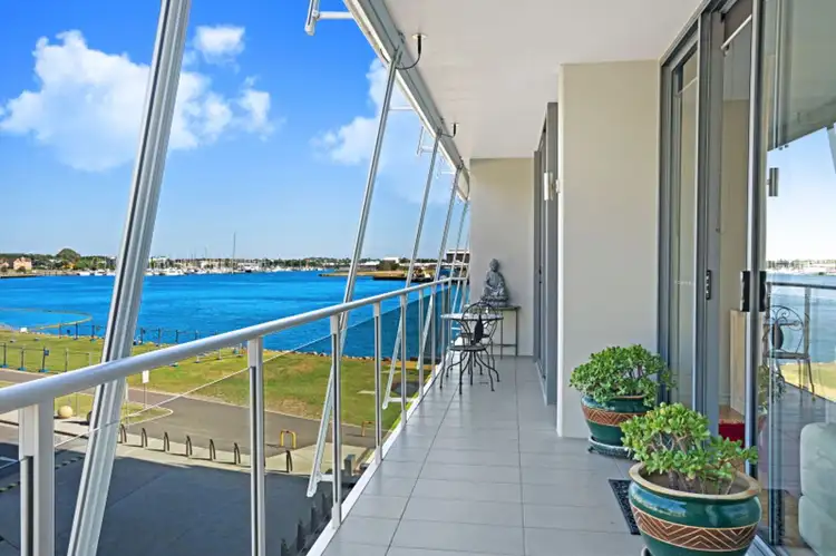 203/19 Honeysuckle Drive, Newcastle NSW 2300