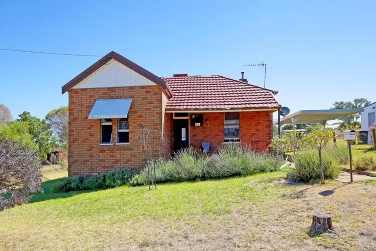 84 Hill St, Junee NSW 2663