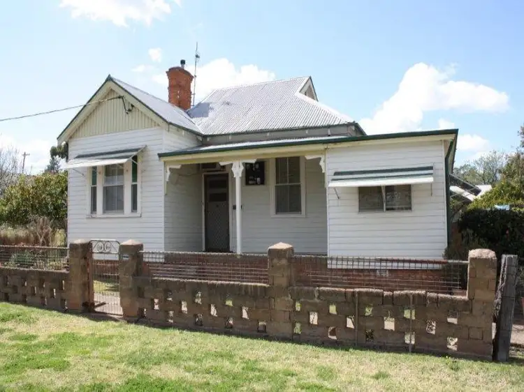 3 Earl St, Junee NSW 2663