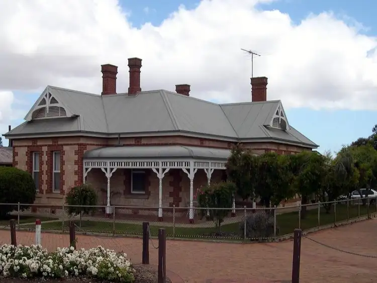 18 Samuel Street, Maitland SA 5573