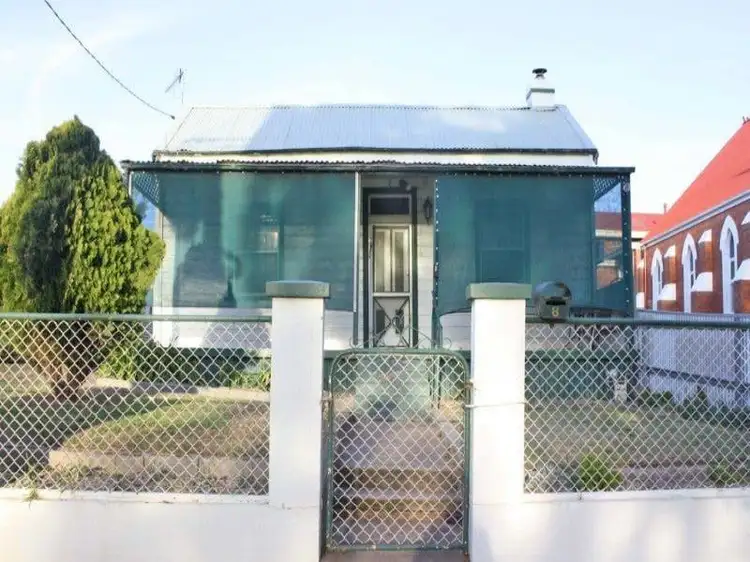 8 Stewart St, Junee NSW 2663