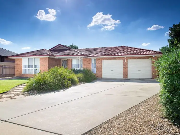 2 Woomera Place, Glenfield Park, Wagga Wagga NSW 2650