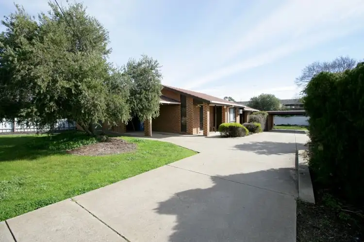 2/2A Joyes Place, Tolland NSW 2650