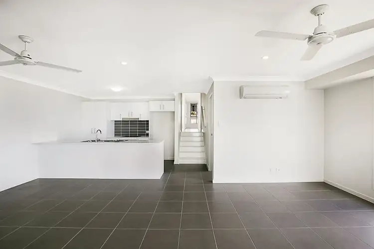 2/7 Felix Street, Cranley QLD 4350