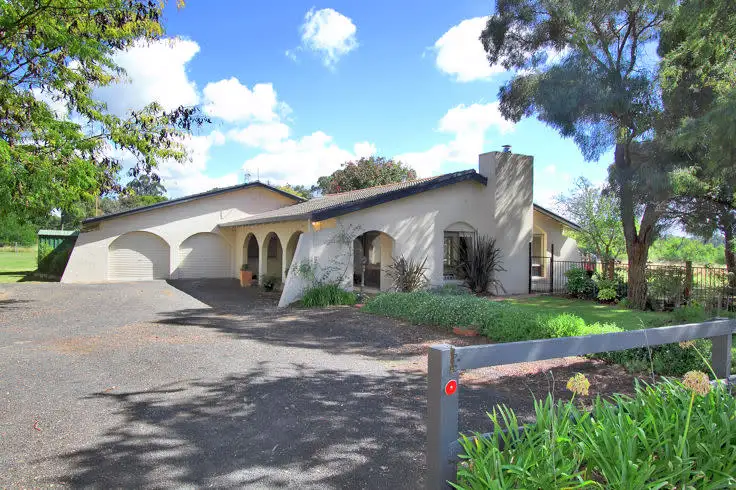 8 Barloo Road, Armidale NSW 2350
