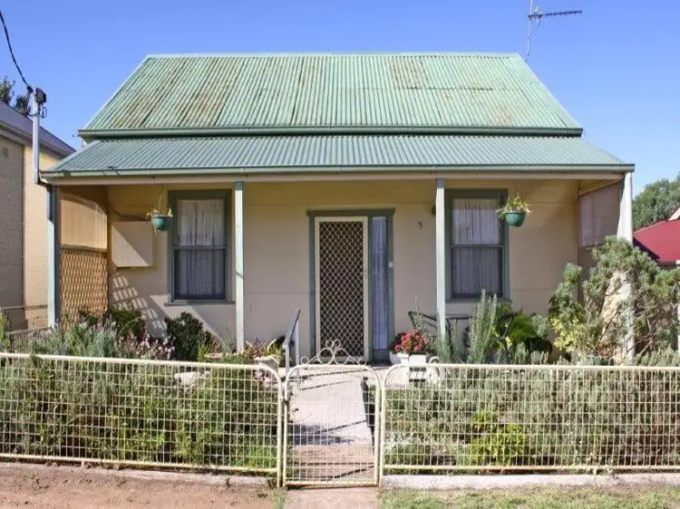 5 William St, Junee NSW 2663