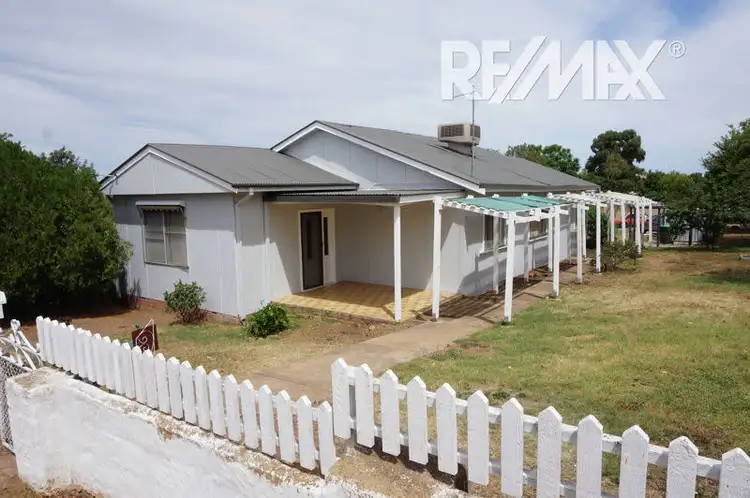 28 Thomas St, Junee NSW 2663