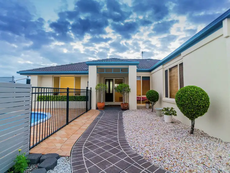 10 Raphael Place, Mackenzie QLD 4156