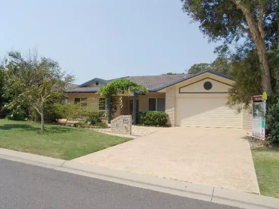 7 Bluewater Pl, Sapphire Beach NSW 2450