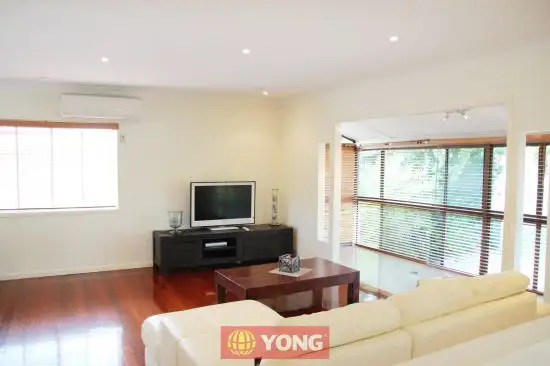 18 Laver St, Macgregor QLD 4109