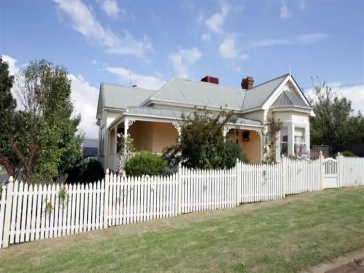 16 Wardle St, Junee NSW 2663