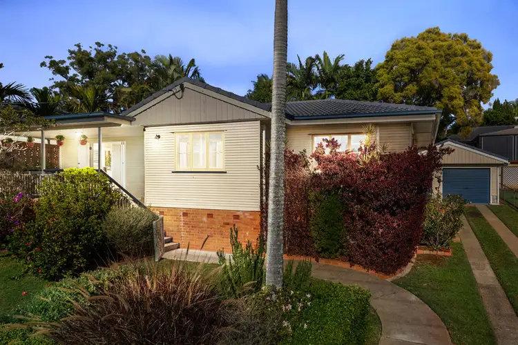 3 David Road, Holland Park QLD 4121