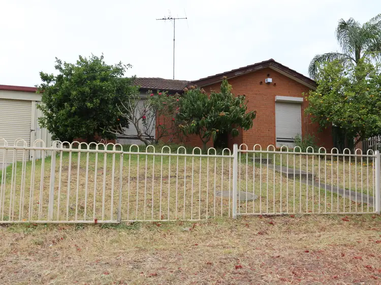 5 Jessica Place, Rosemeadow NSW 2560