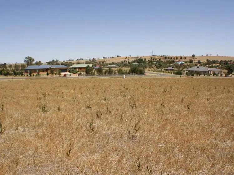 21/3 Loughan, Junee NSW 2663