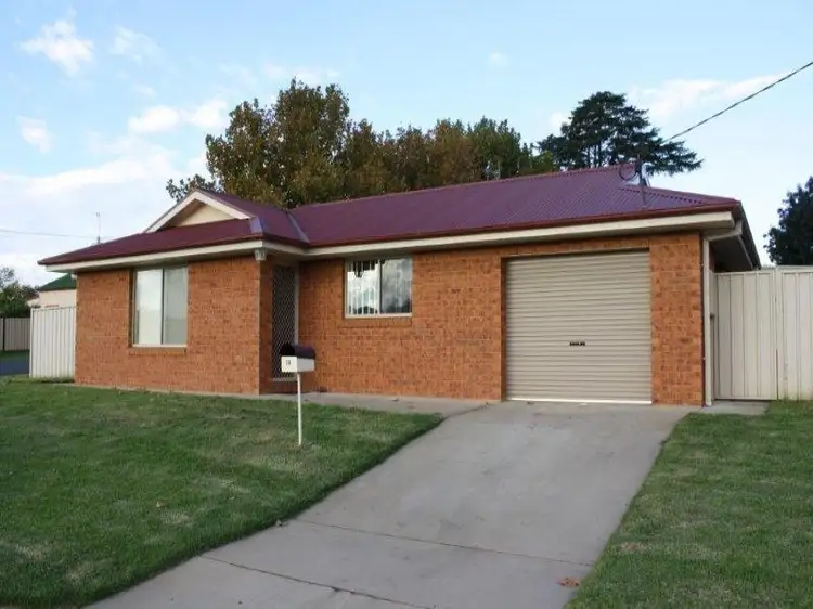 28 Ducker St, Junee NSW 2663