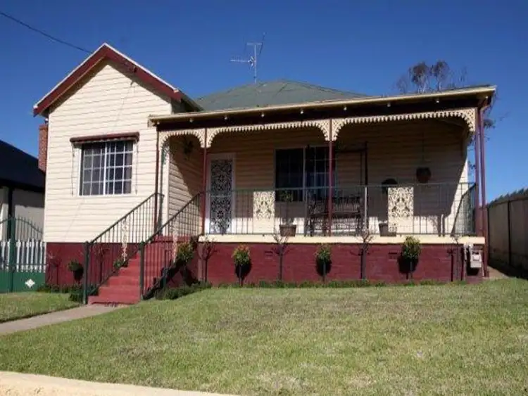 71 George, Junee NSW 2663