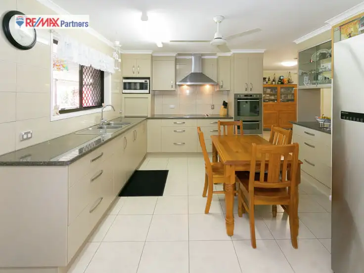 10 Gibbs St, Urangan QLD 4655