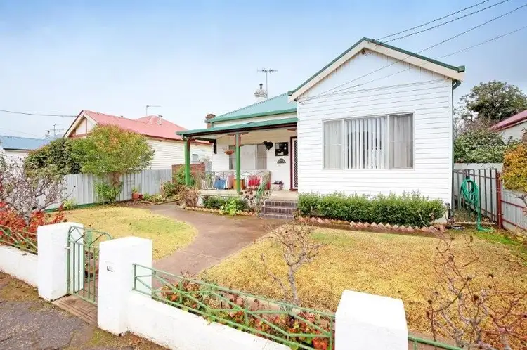 16 Elizabeth Street, Junee NSW 2663