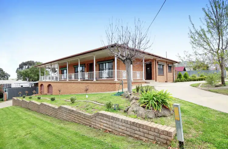 39 Bolton St, Junee NSW 2663
