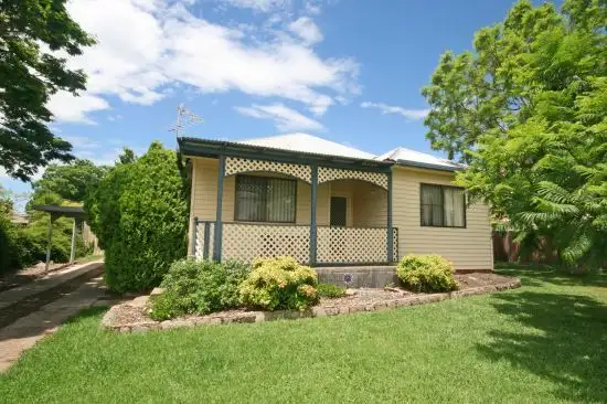19 Edgeroy Street, Tamworth NSW 2340