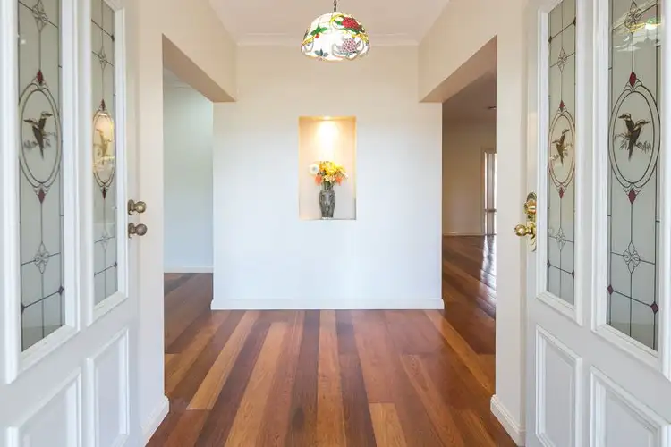 1 Casey Close, Ormiston QLD 4160