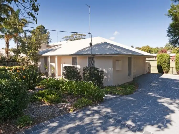 2B Agnes St, Centenary Heights QLD 4350